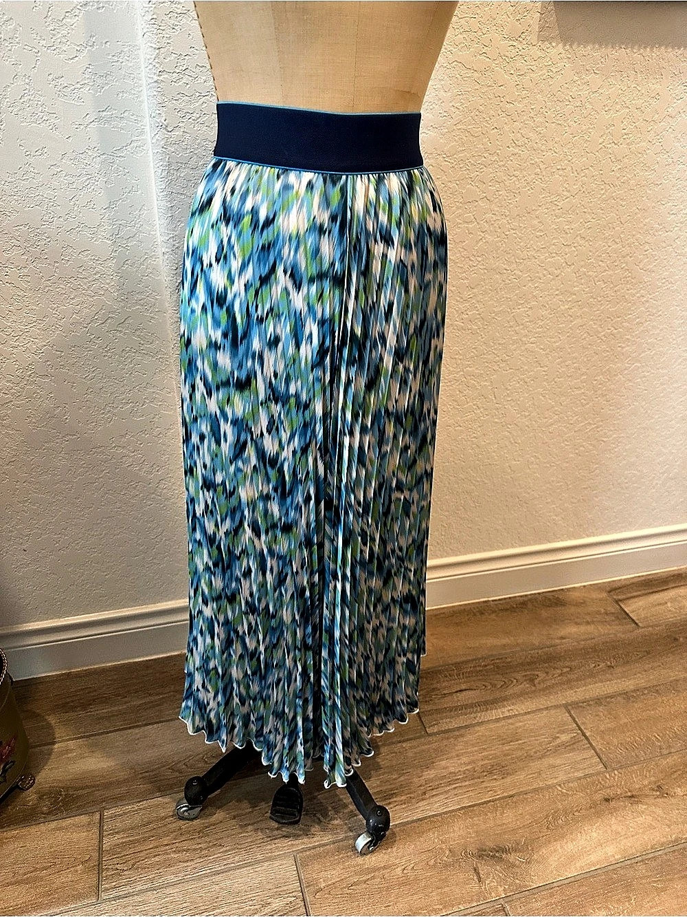 ESQUALO Abstract Midi Skirt in Blue & Green Size 10 NWOT